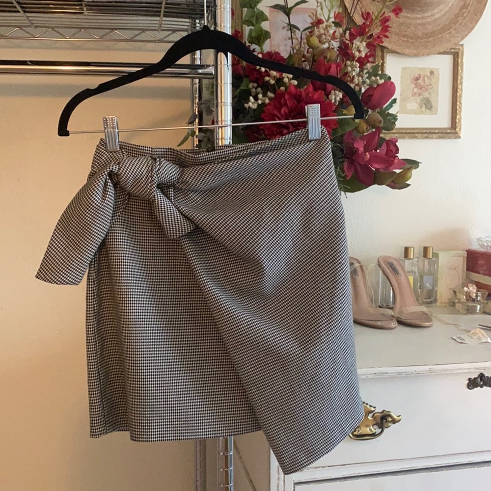 Zara Black & White Houndstooth Front Tie Skirt - Picture 3 of 6